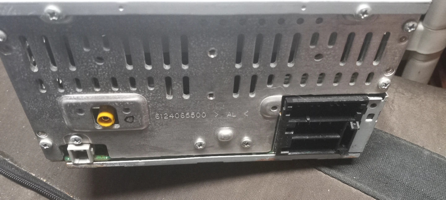 Hyundai Car Audio Head Unit CD/MP3/XM Radio - photo 3