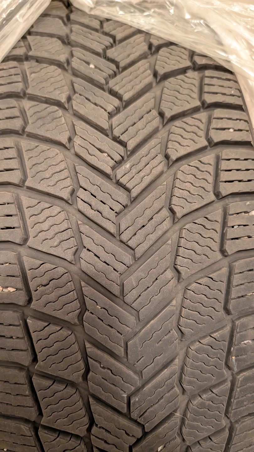 Michelin X-Ice Snow SUV Tire 235/60 R18 - photo 2