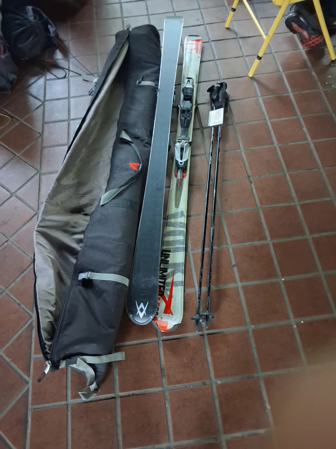Volkl Unlimited AC20 Skis with Poles and Bag