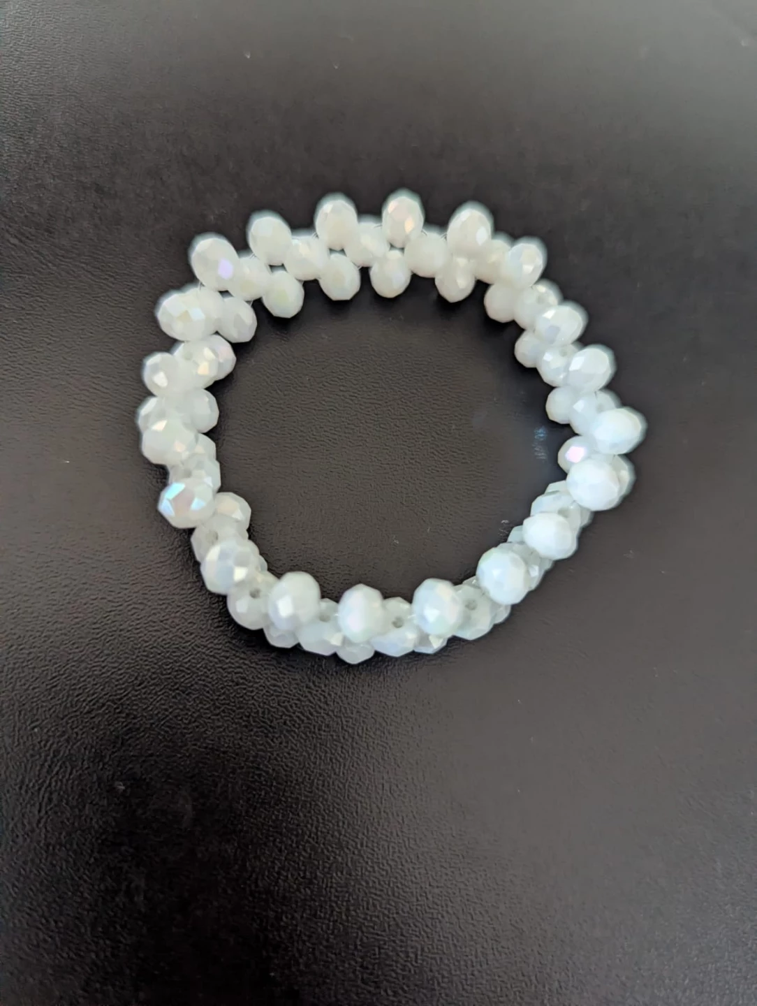 White beaded stretch bracelet🏈 - photo 2