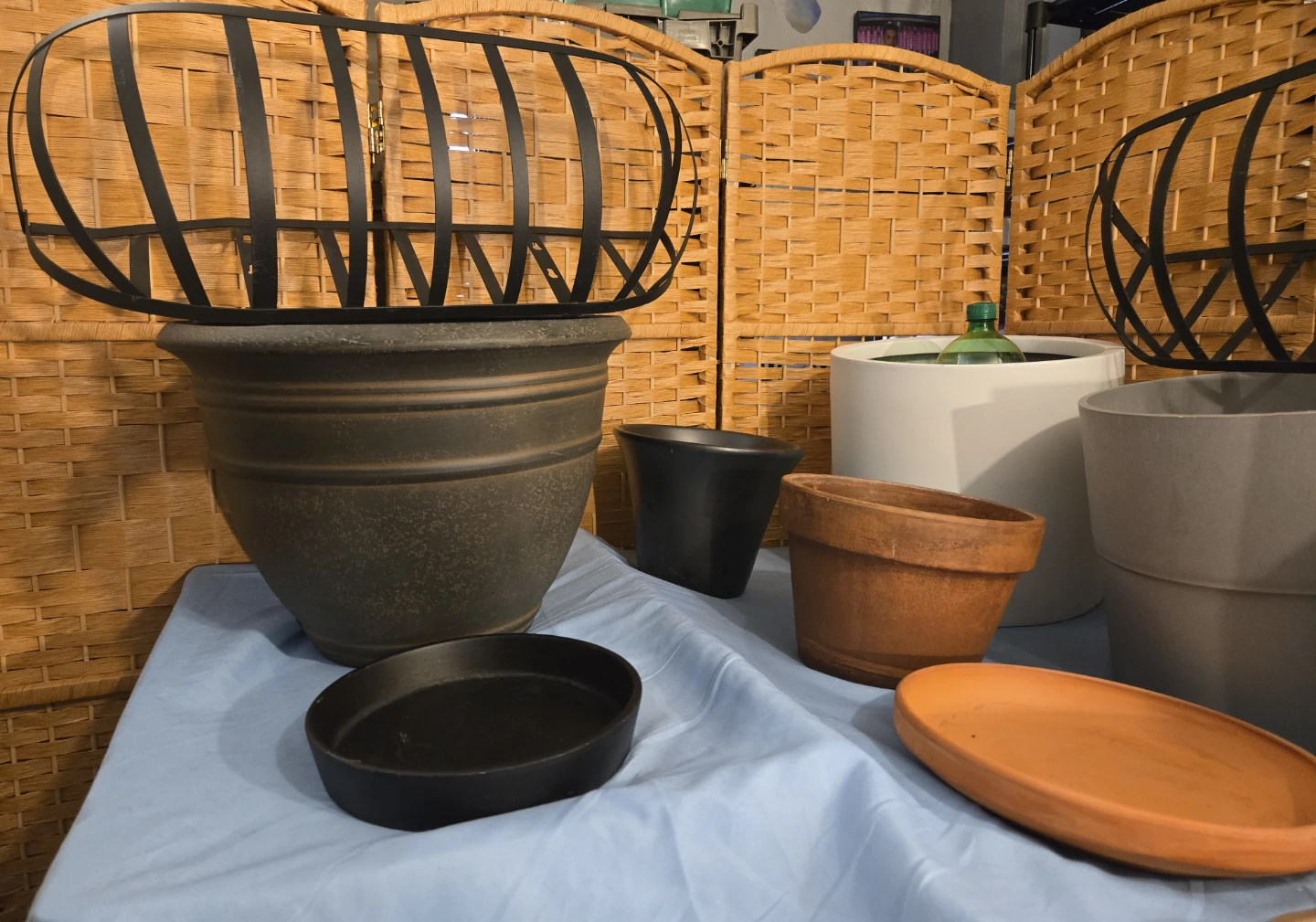 8-Piece Garden Planter Lot Flower Pots Hanging Baskets
