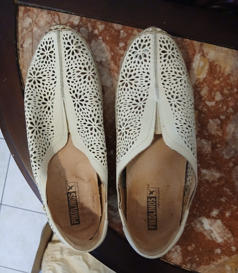 Pikolinos white floral leather loafers - photo 2
