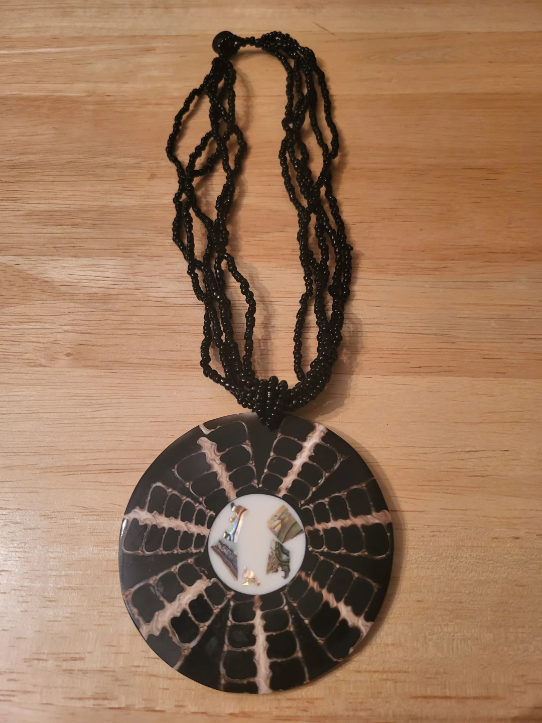 Large round patterned pendant necklace - photo 2