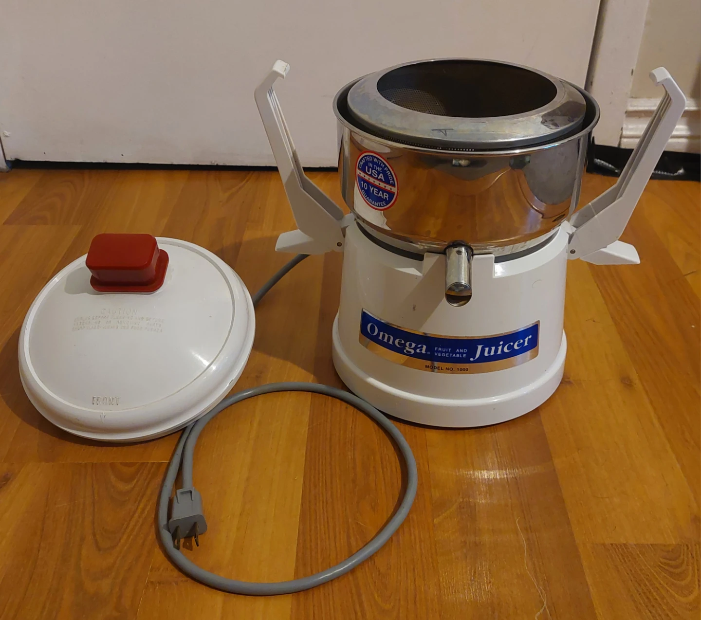 Omega 1000 Fruit and Vegetable Juicer