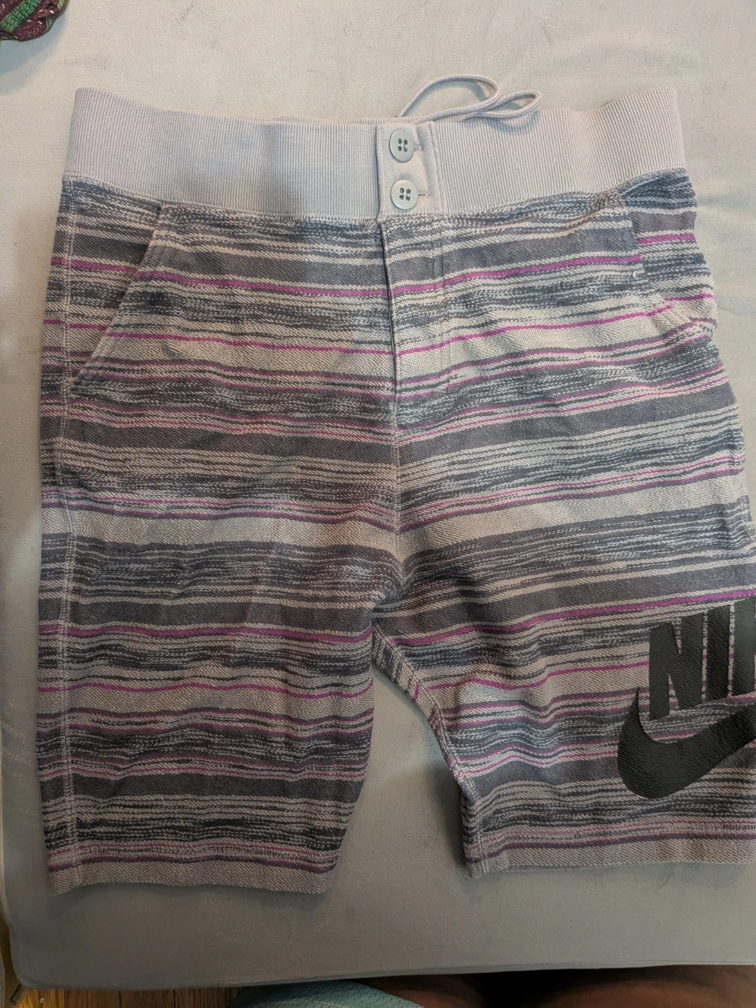 Nike Men's Striped Shorts Gray Size Large🏈