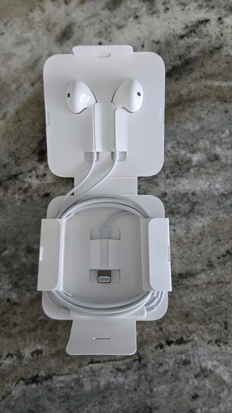 Apple EarPods with Lightning Connector