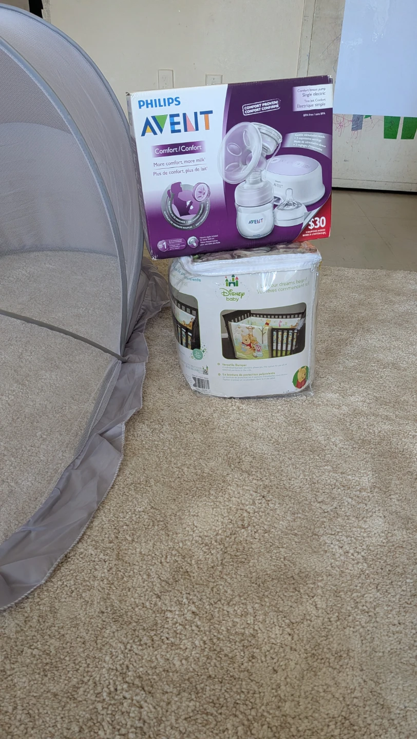 Baby item bundle: Philips Avent breast pump and crib bumper - photo 2