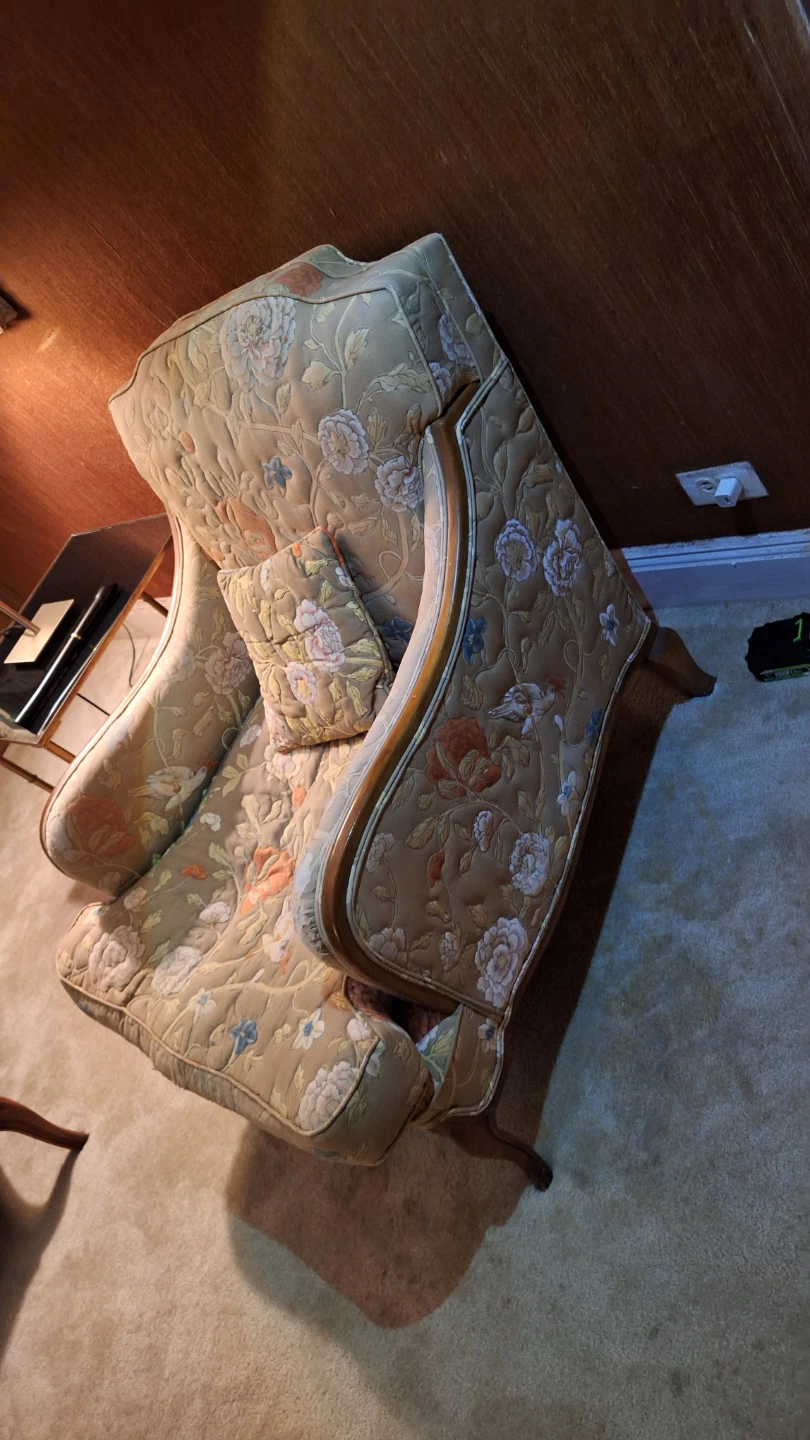 Two Vintage Floral Armchairs - photo 4