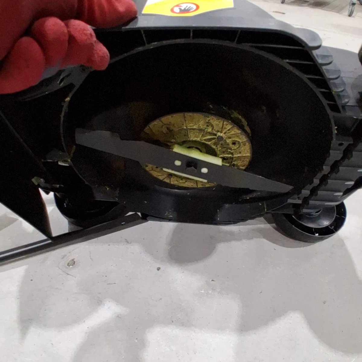 Litheli Cordless Lawn Mower- Great Condition - photo 3