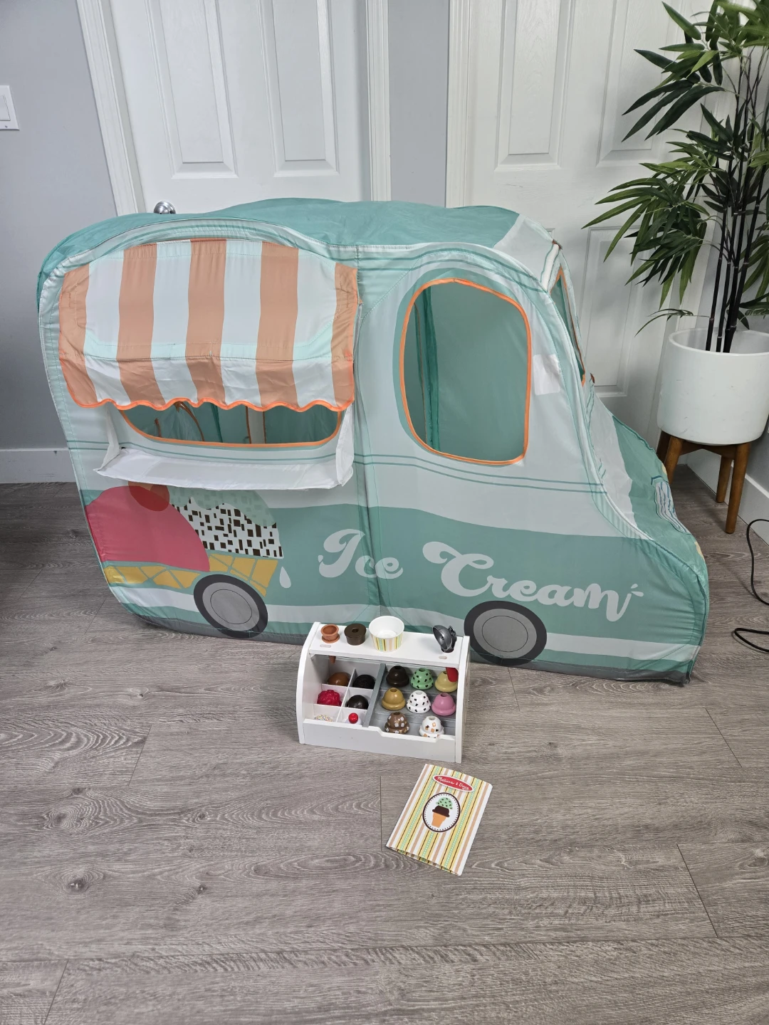 Melissa and doug icecream truck collapsible and icecream