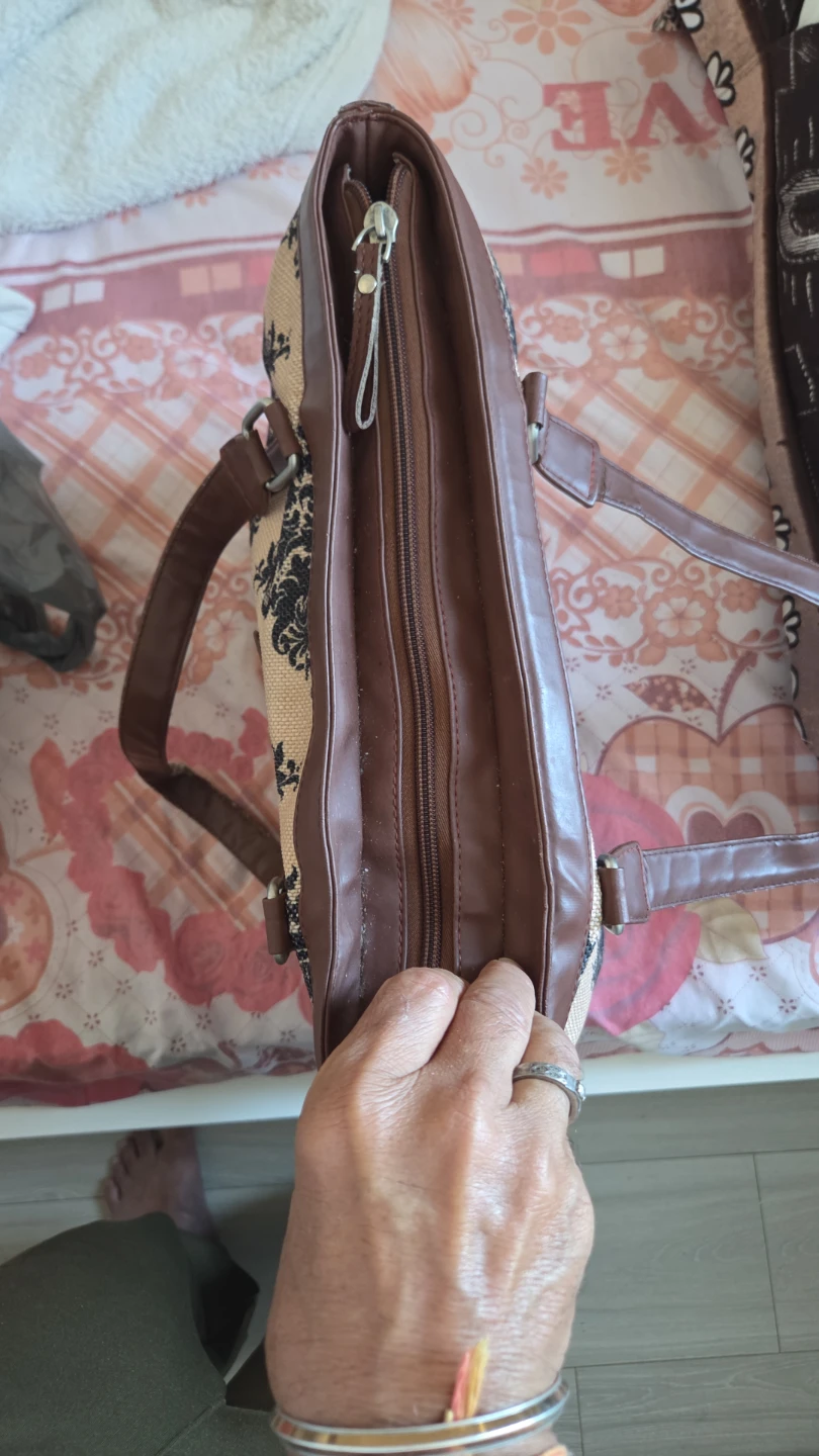 Zouk Damask Print Tote Bag - photo 4