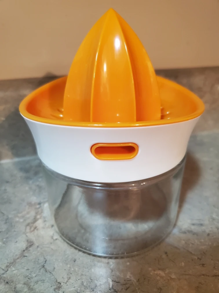 Squeeze and Pour Citrus Juicer