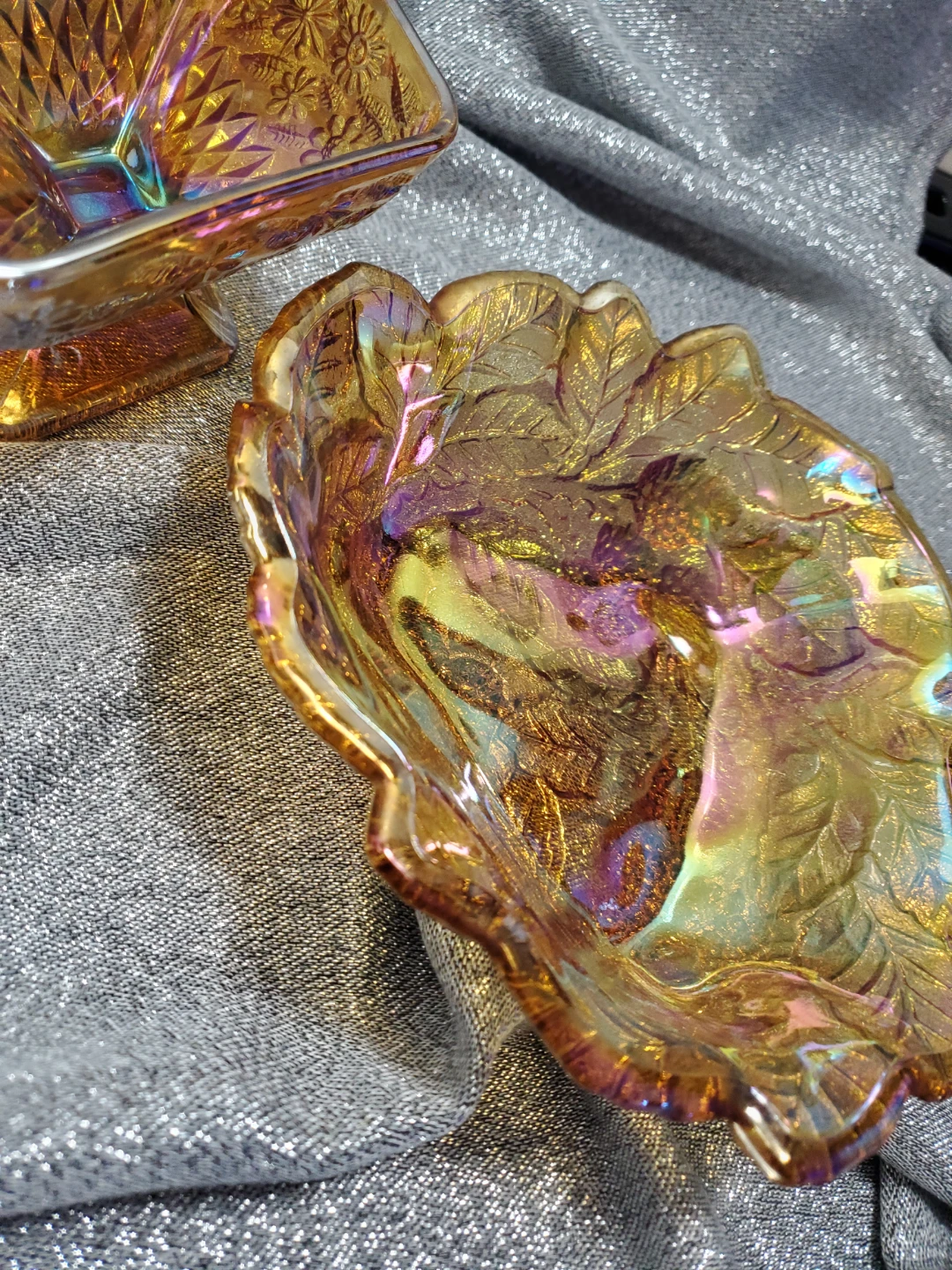 Set of two vintage marigold carnival glass bowls - photo 4