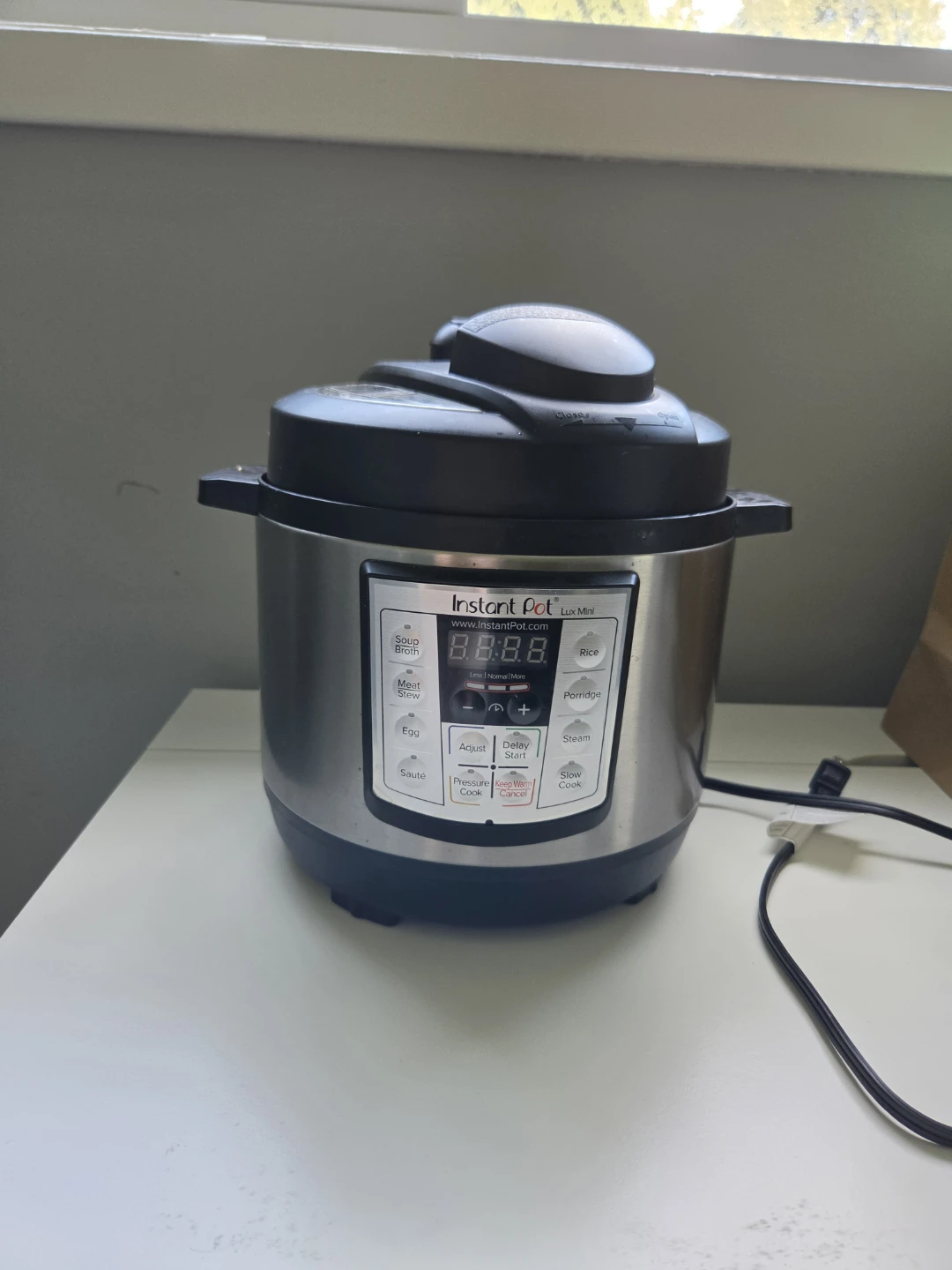 Instant Pot Lux Mini 3-Quart Pressure Cooker