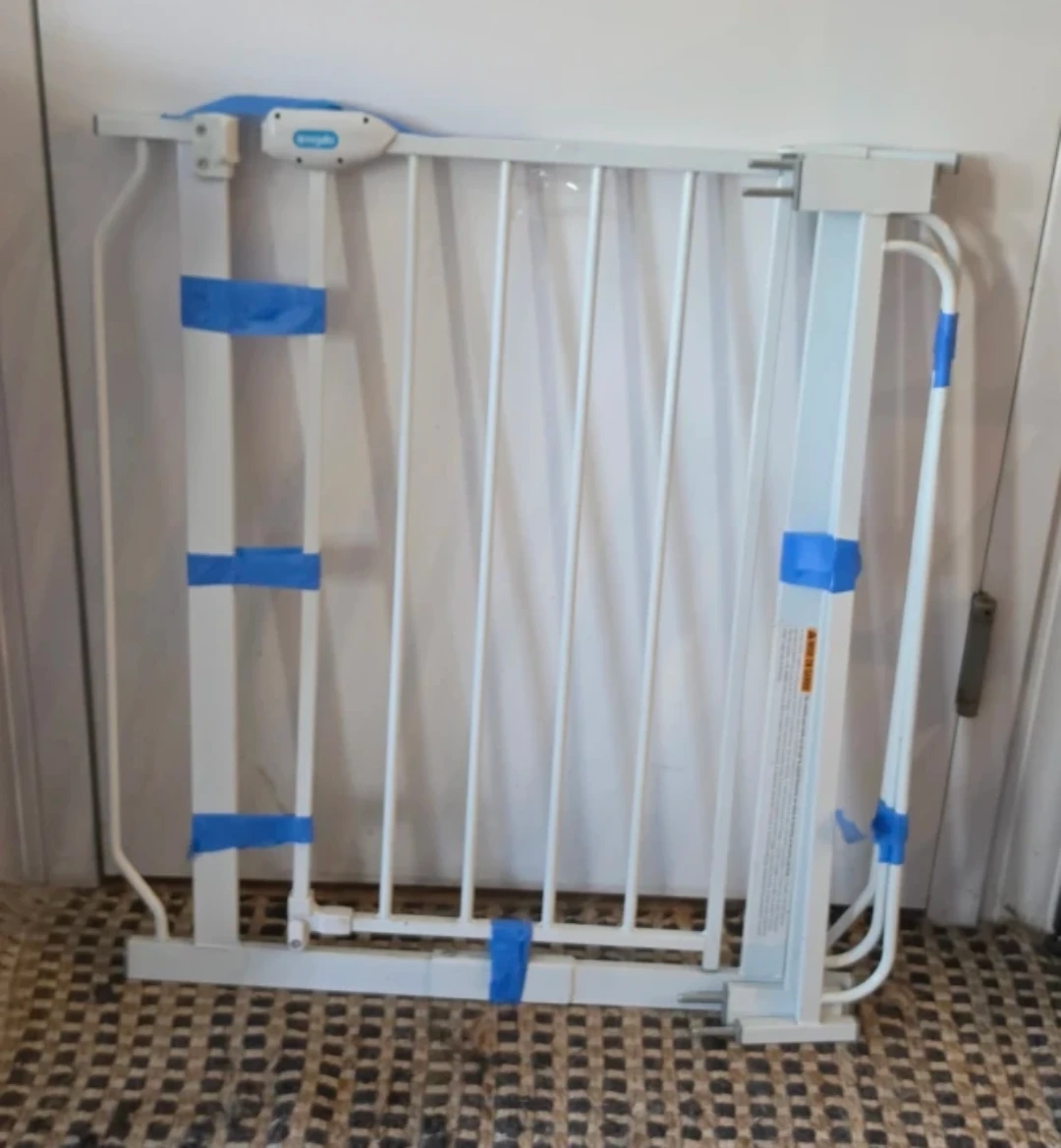 Expandable Portable Gate with Latch