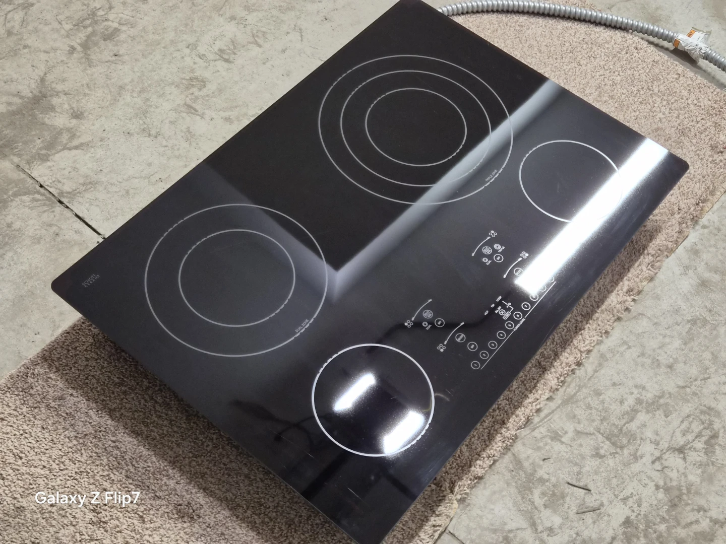 Brand new Electric Cooktop ICR555DB00 - photo 3