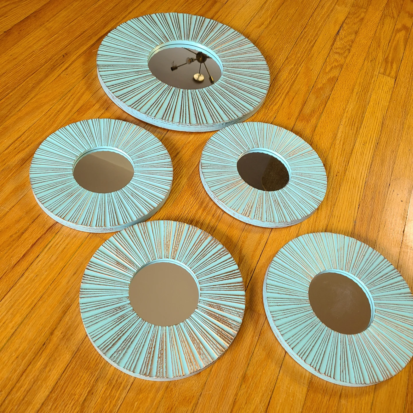 Set of 5 Decorative plastic mint & gold Sunburst Mirrors - photo 4