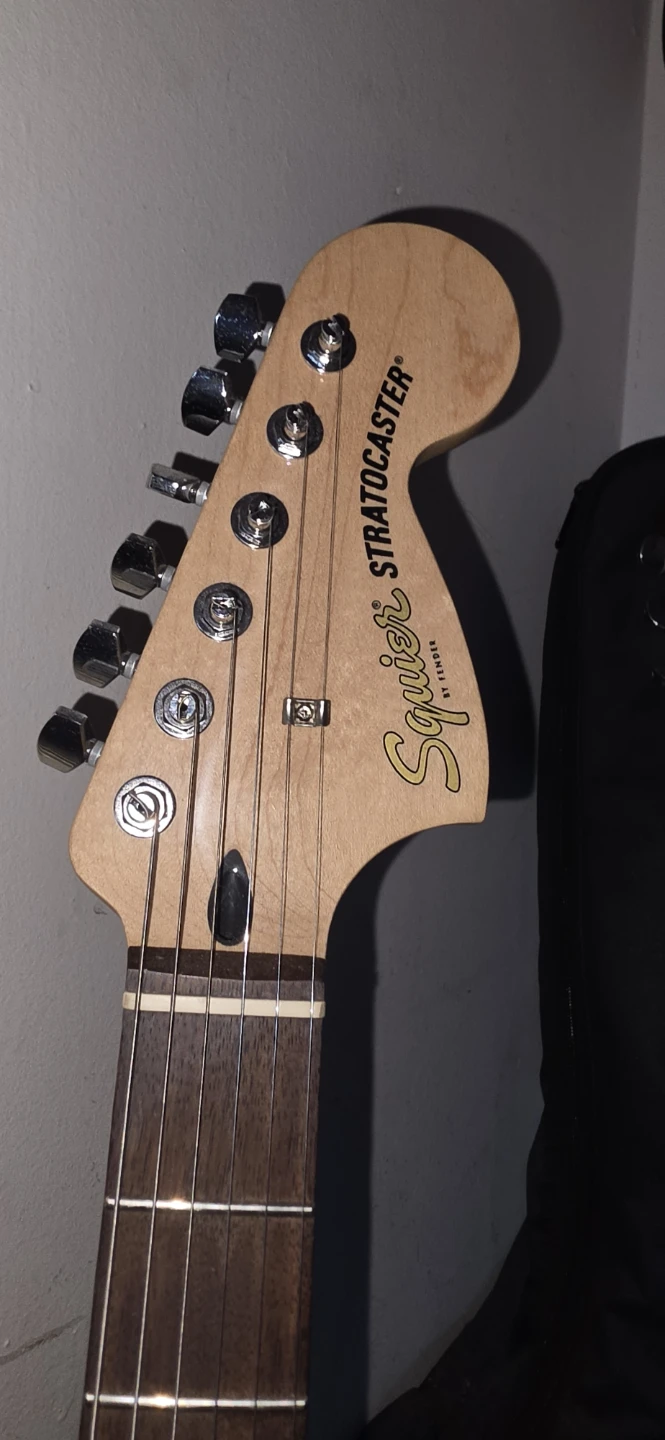 epiphone les paul  & squire stratocaster & amp you get it all - photo 3