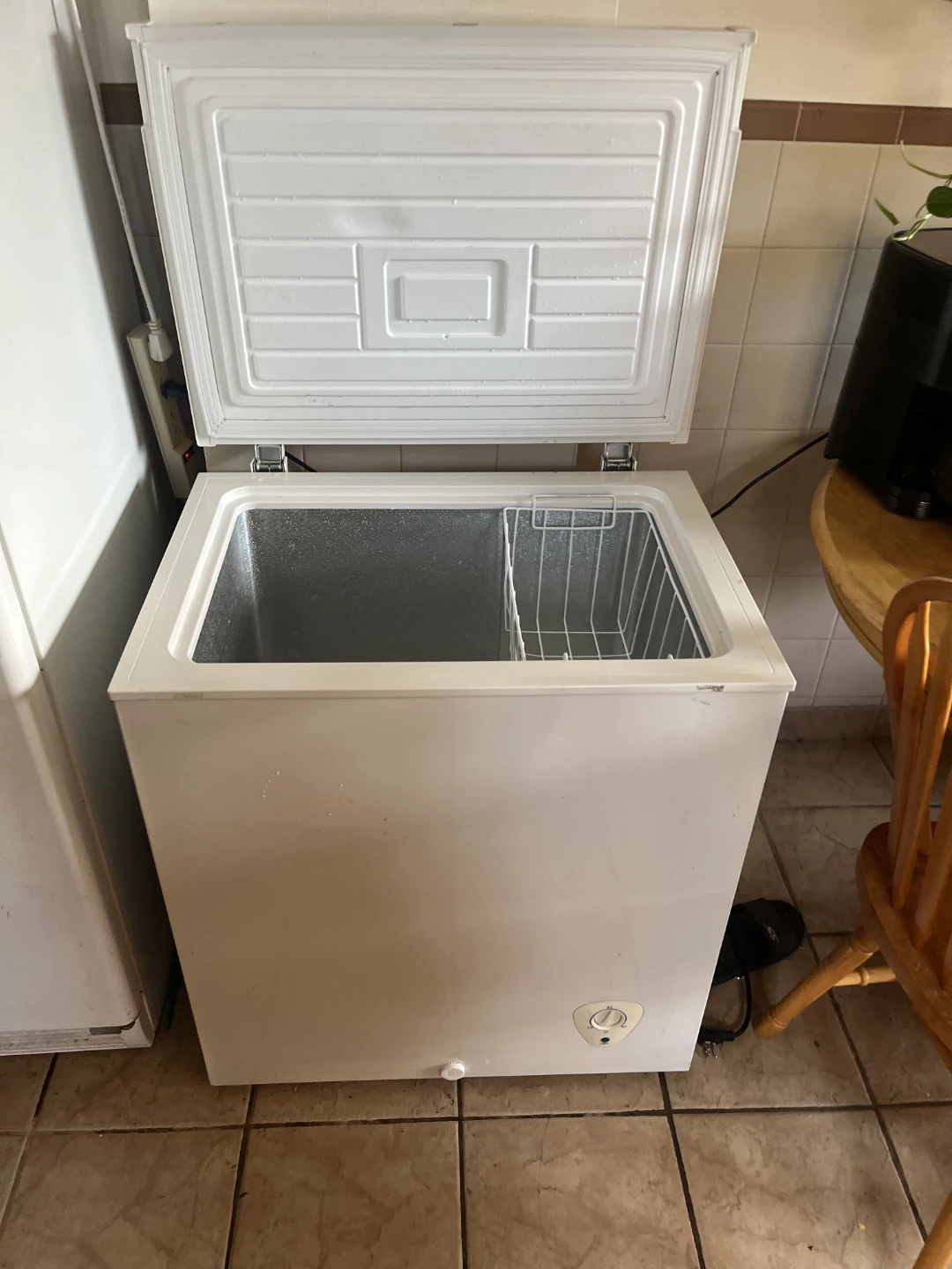 Kenmore Chest Freezer / Deep Freezer with Storage Basket - photo 2