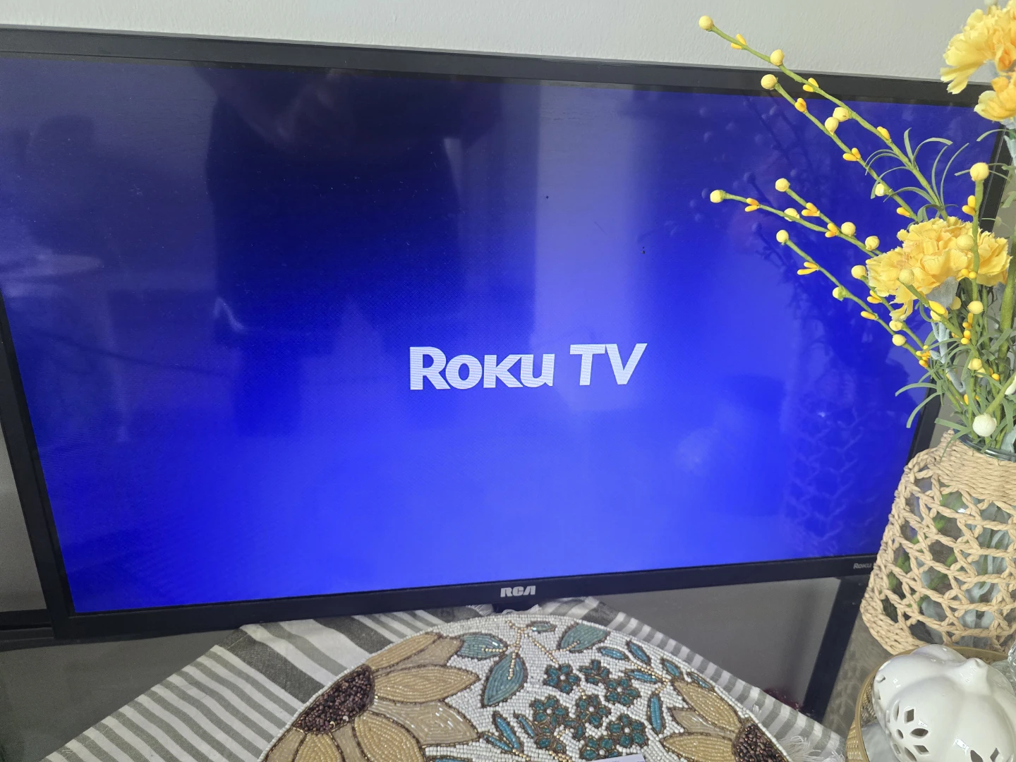 RCA Roku TV 32" HD Smart TV - photo 3