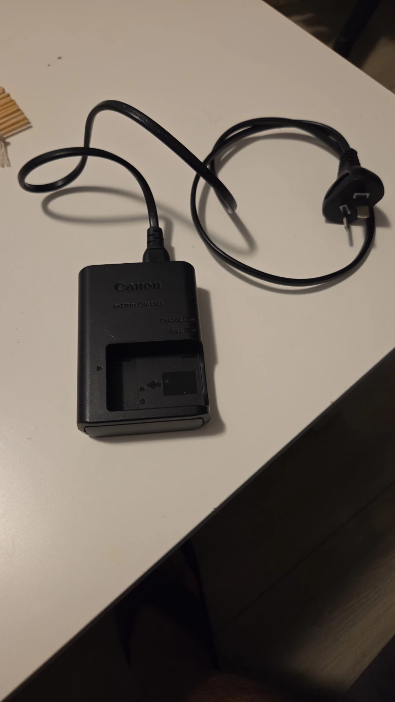 Canon LC-E12E Battery Charger - photo 2