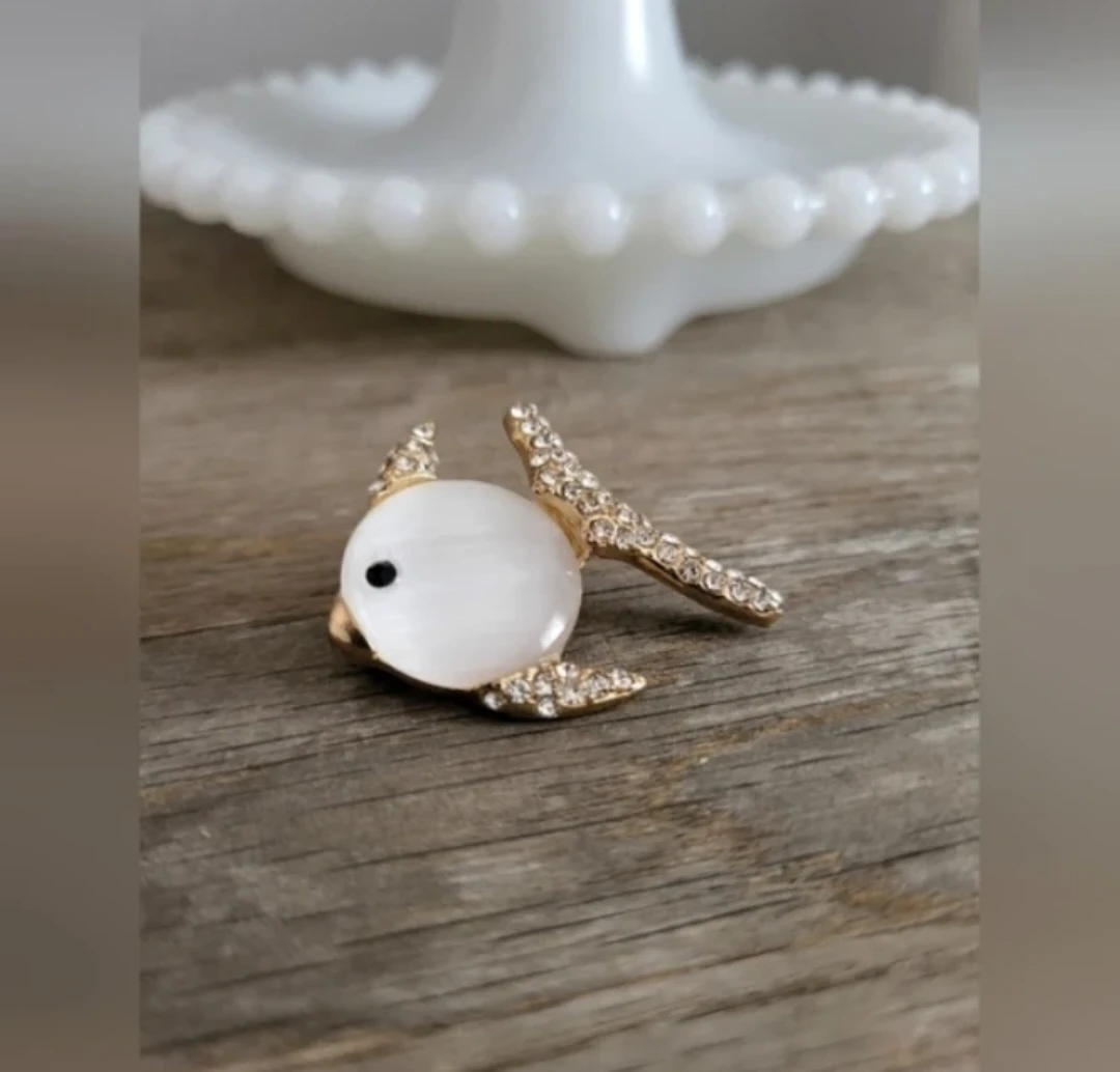 Gold-tone Fish Brooch 🏈