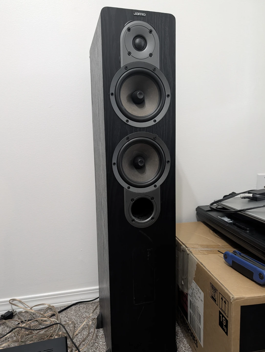 Jamo floor-standing speaker - photo 2