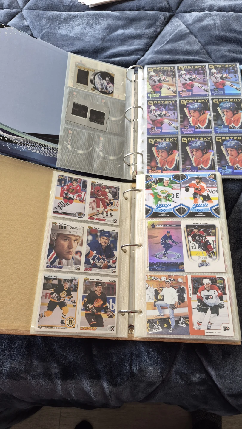 Vintage Hockey Card Collection in Album - photo 3