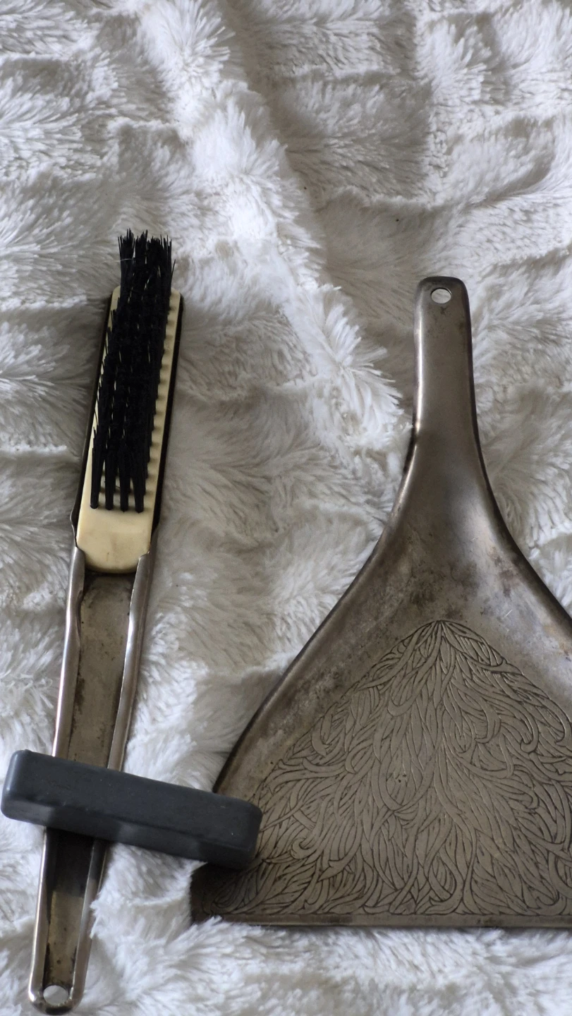 Vintage Dustpan and Brush Set - photo 2