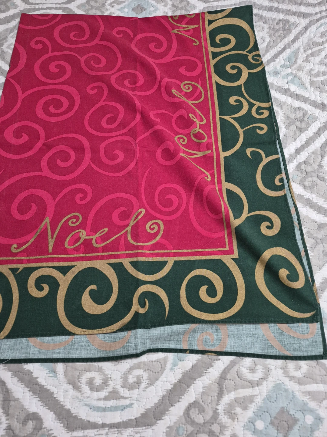 Beautiful 100% Cotton Christmas Holiday  68" x 52" Tablecloth