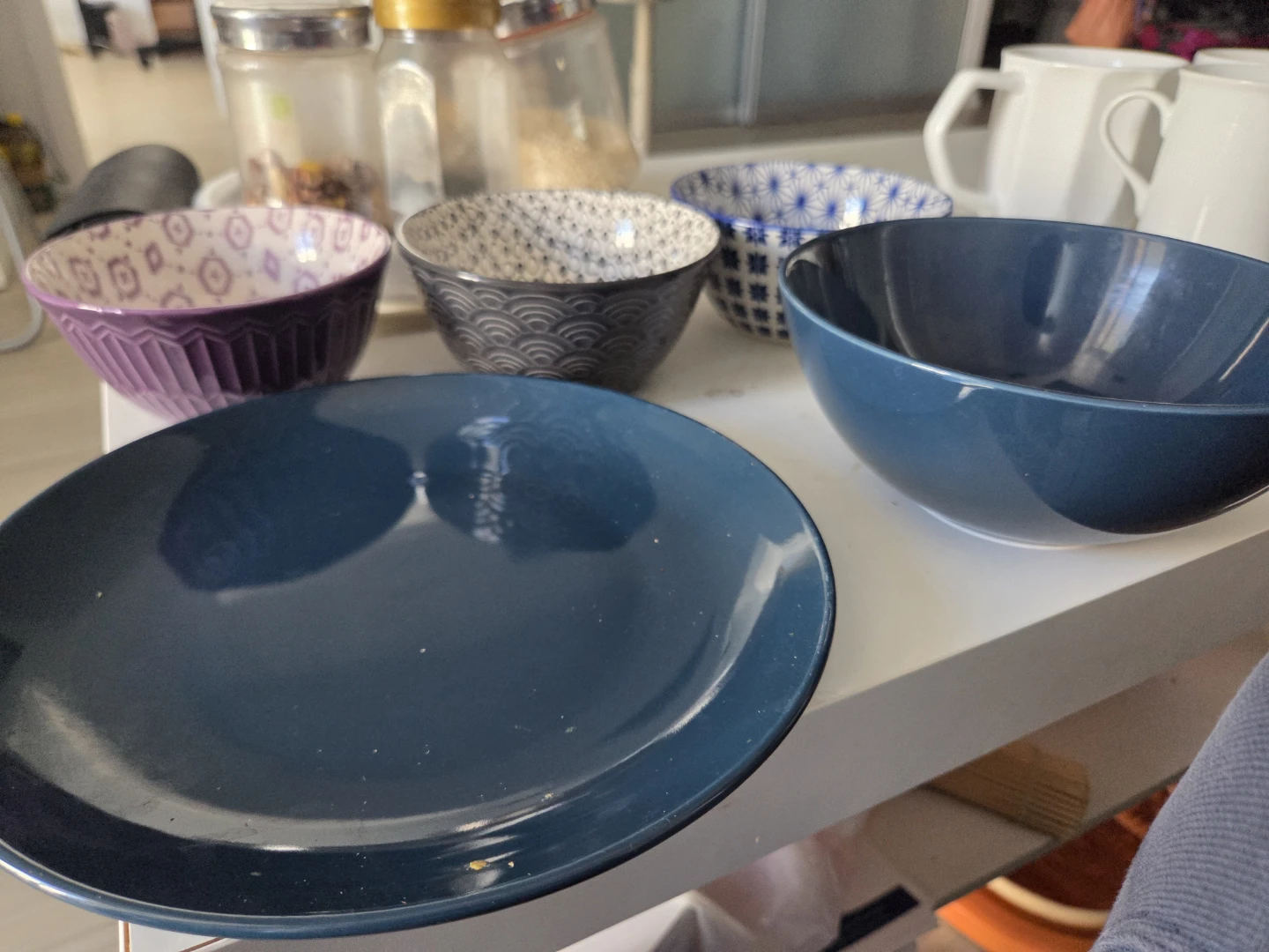 Set of assorted ceramic bowls and plate - photo 4