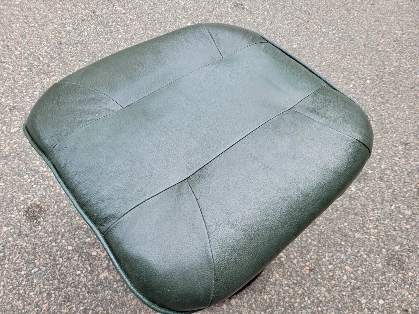 Very Nice Vintage Green Leather Ottoman / Footstool. - photo 4
