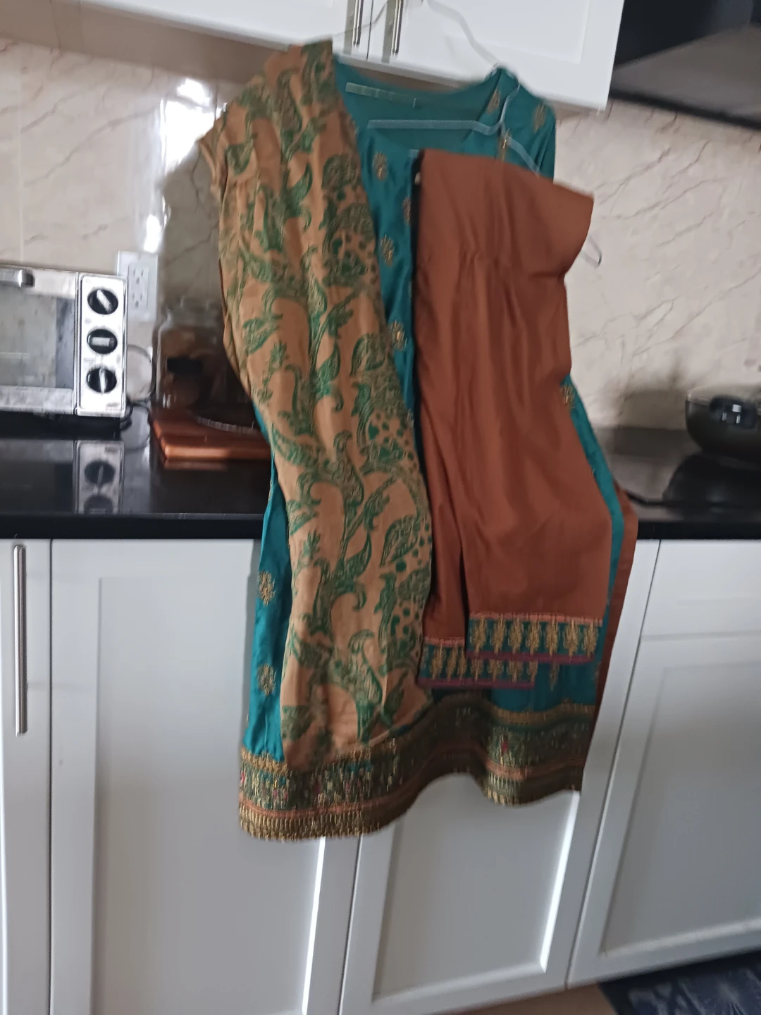 Teal and Brown Traditional Three-Piece Indian Suit - photo 3