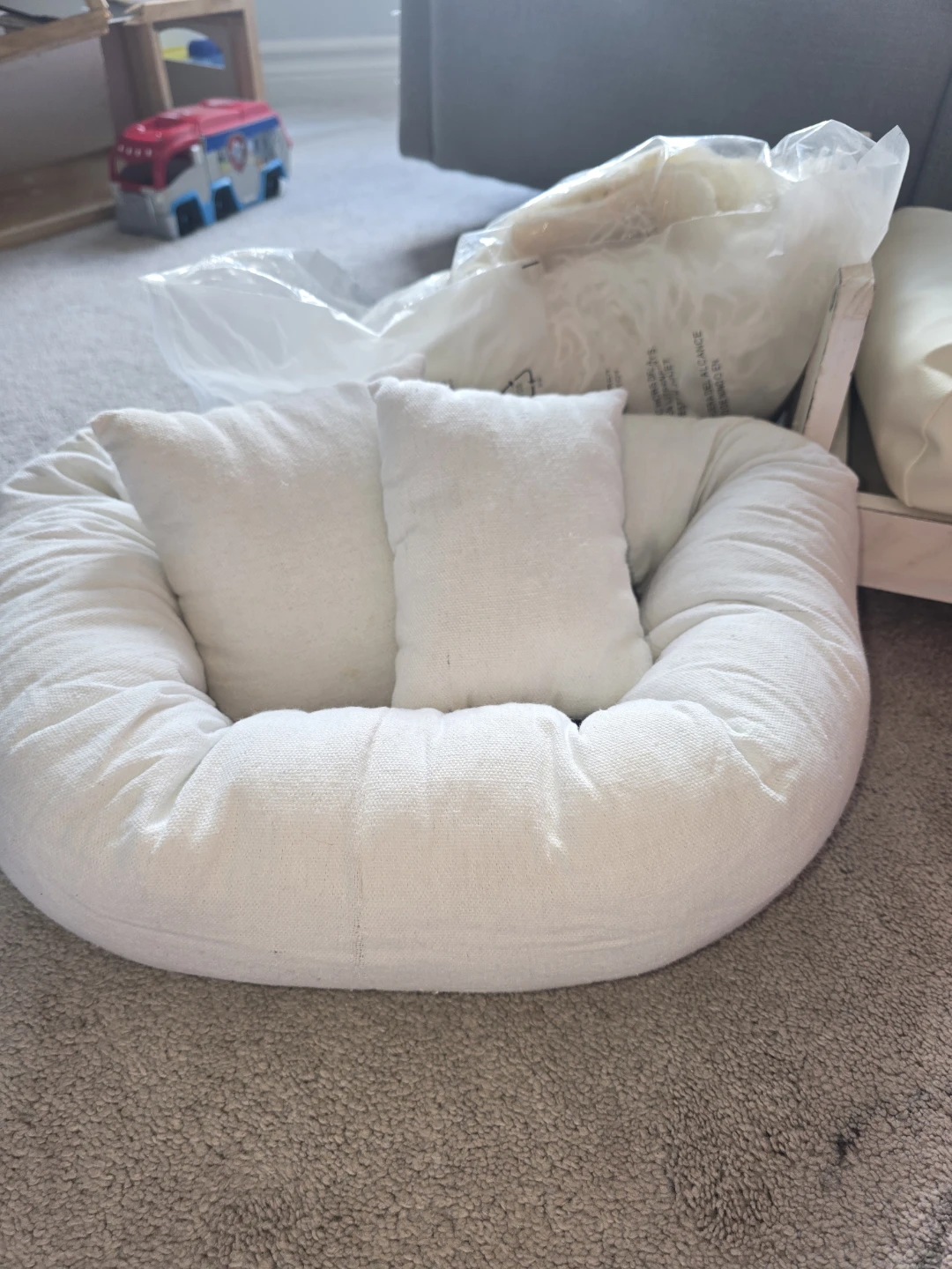 Newborn Posing Bed with Pillows and accessories - photo 2