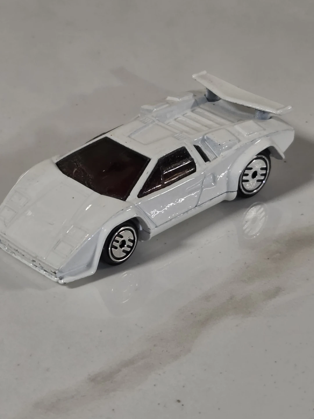 Vintage 1987 Hot Wheels White Lamborghini Countach