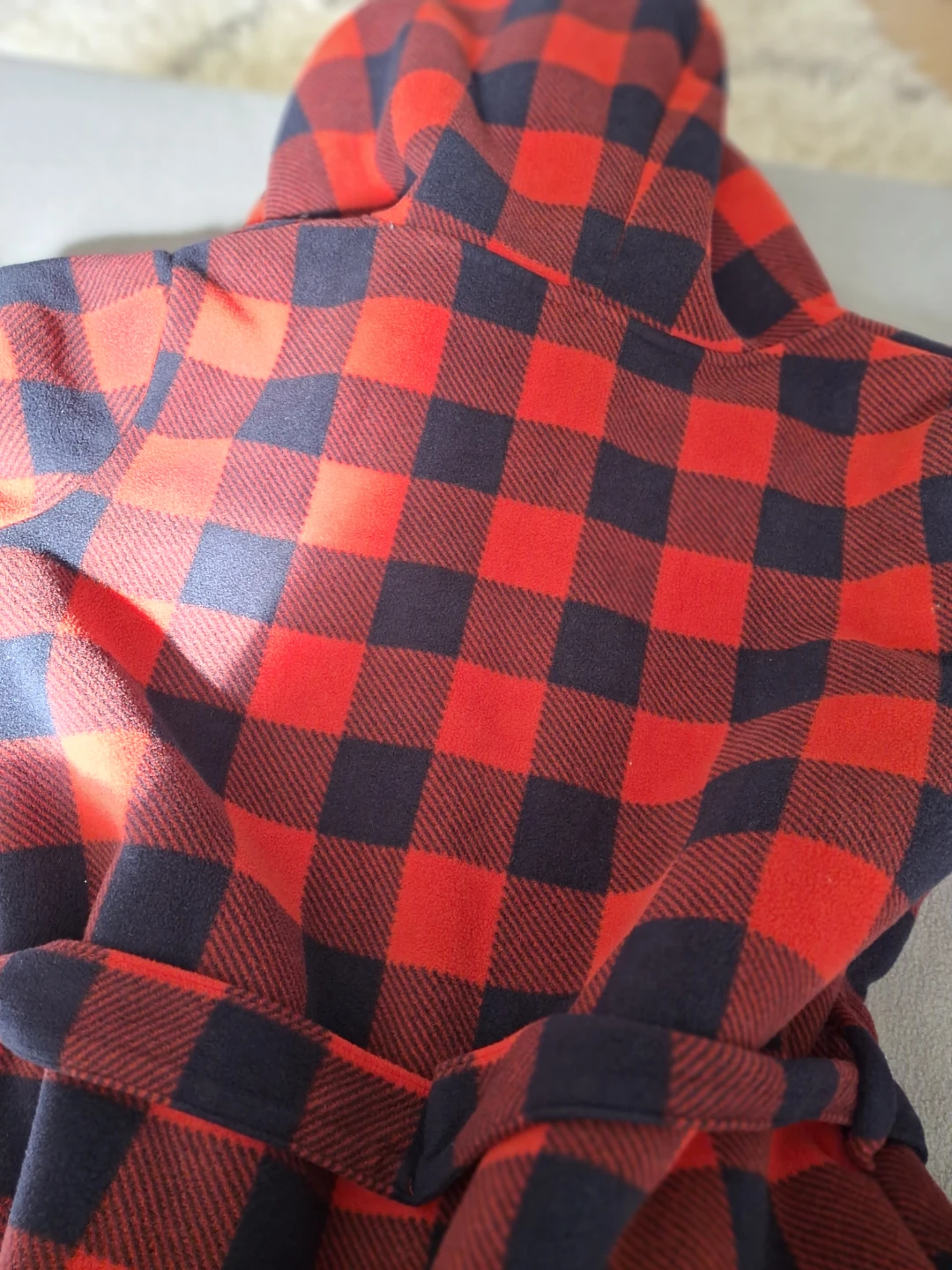 Red and black buffalo check hooded bathrobe - photo 2