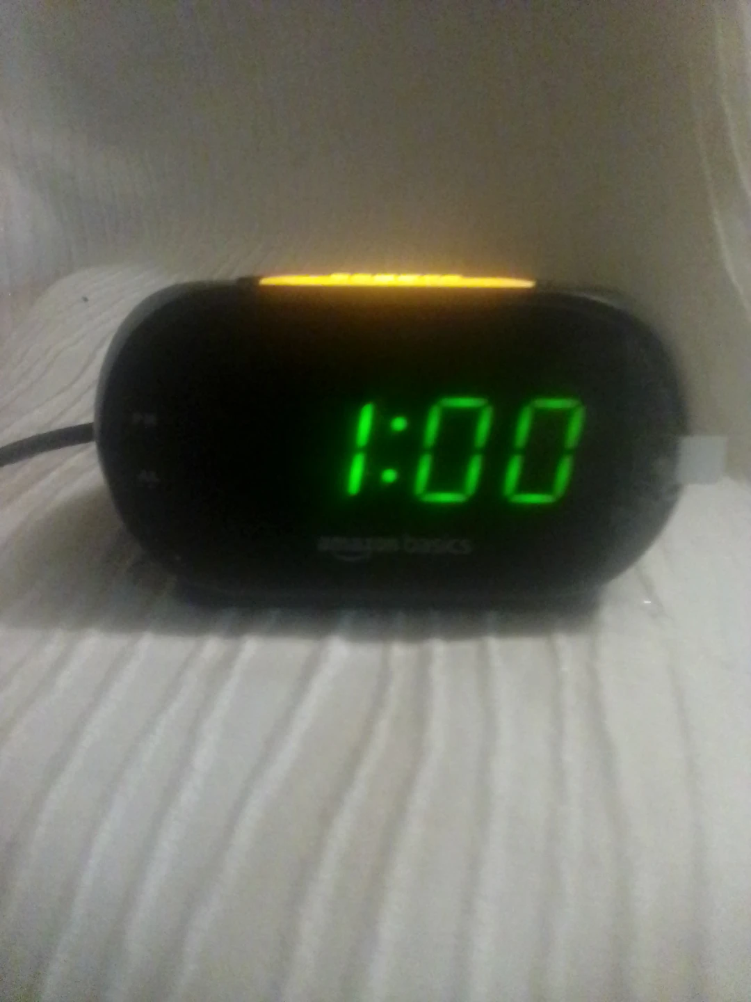 🏈 Amazon Basics Digital Alarm Clock - photo 2