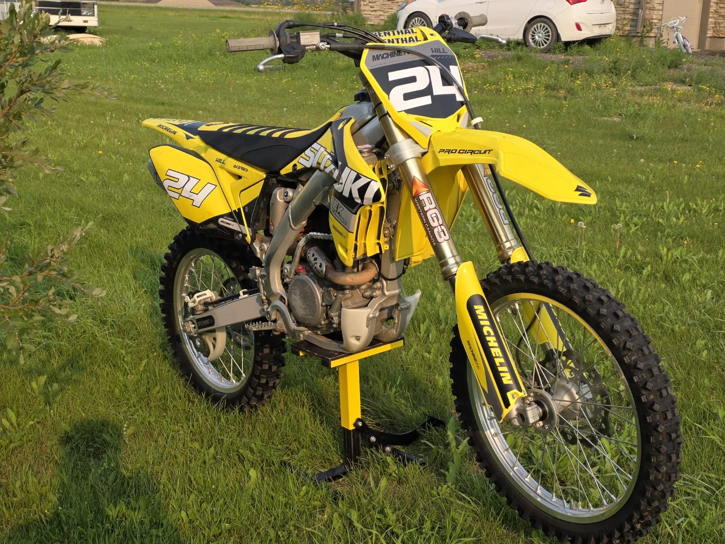 Suzuki RM-Z250 Dirt Bike