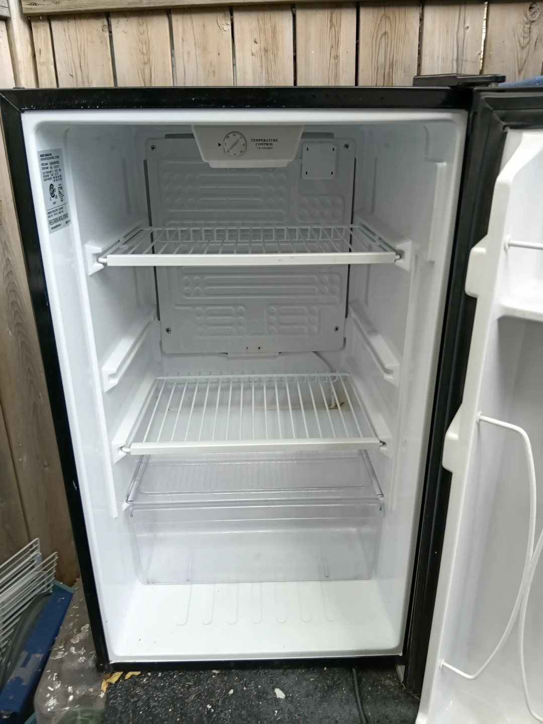 GE Compact Mini Fridge NO WORKING - photo 2