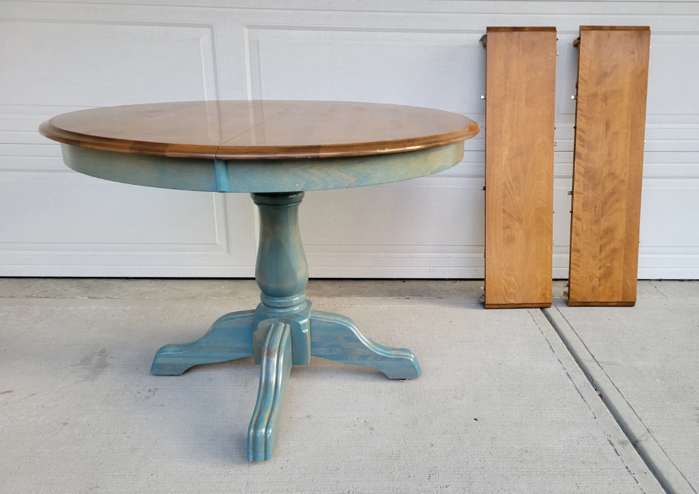 Vintage Round Pedestal Dining Table. With Leaves. Turquoise/Wood - photo 2