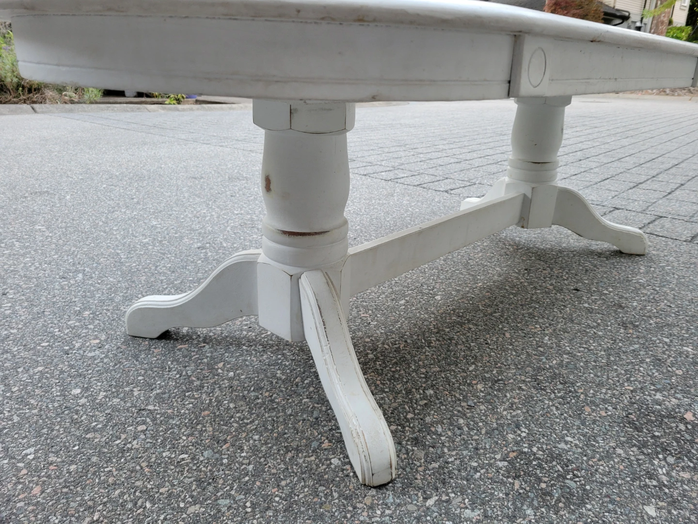 Beautiful Vintage White French Provincial Oval Coffee Table. - photo 4