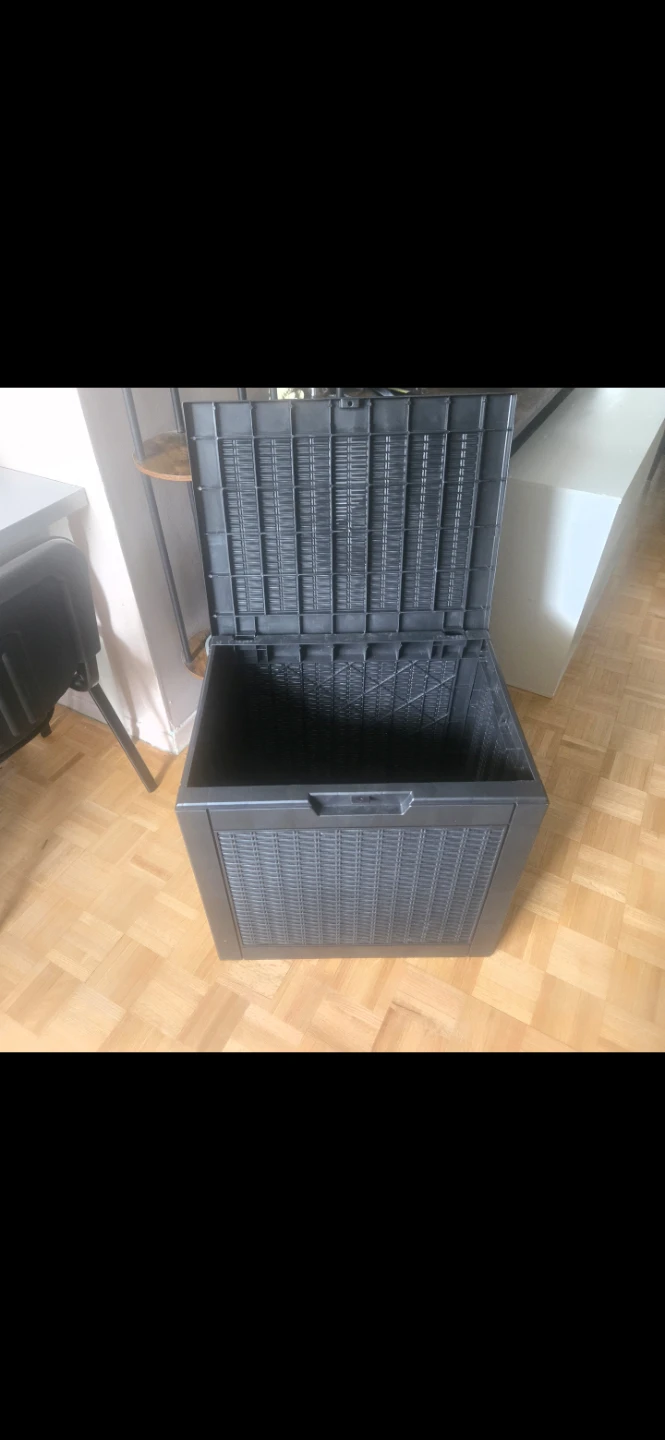 Storage bin for outside or inside. - photo 2