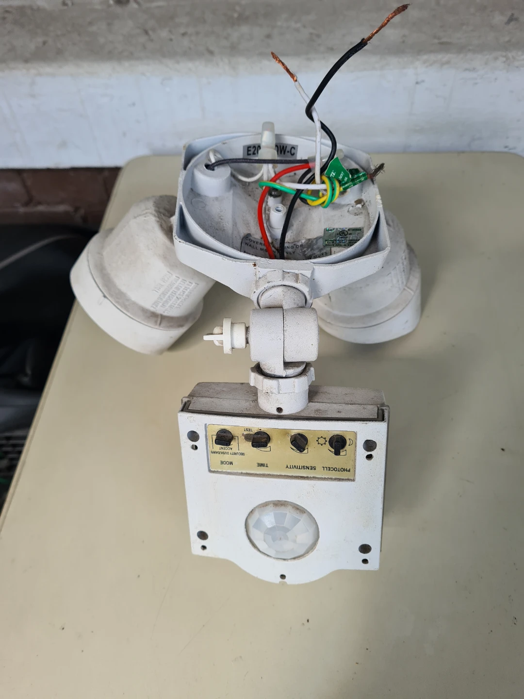 EML Dual Head Security Motion Light - photo 3