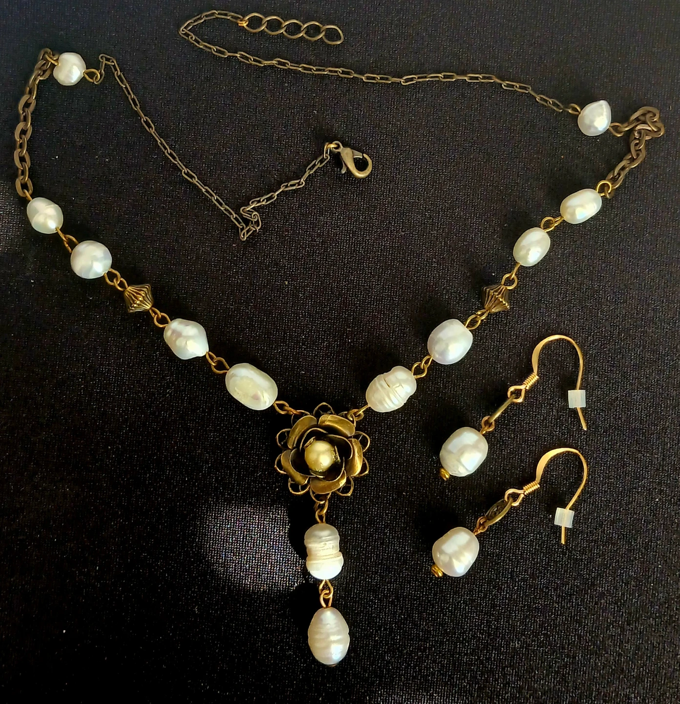 Freshwater Pearl Necklace and Earring Set - photo 4