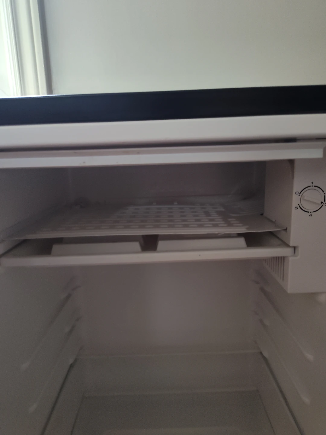 Hamilton Beach Mini Fridge - photo 4