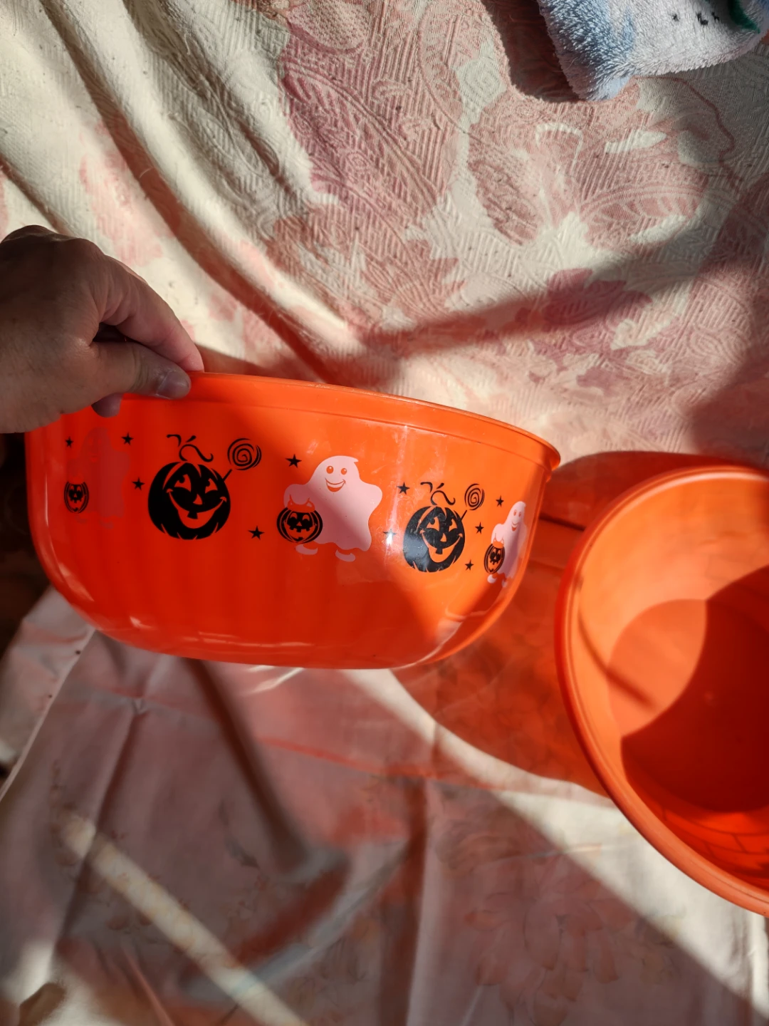 2 Halloween candy bowls - photo 2