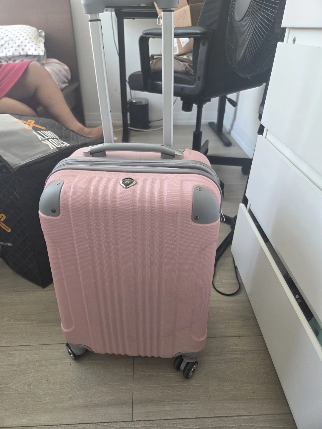 Pink Hardshell Carry-on Luggage - photo 4