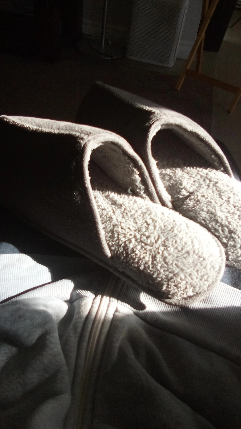 Mens tan Plush terry Slippers size 11-12 - photo 3