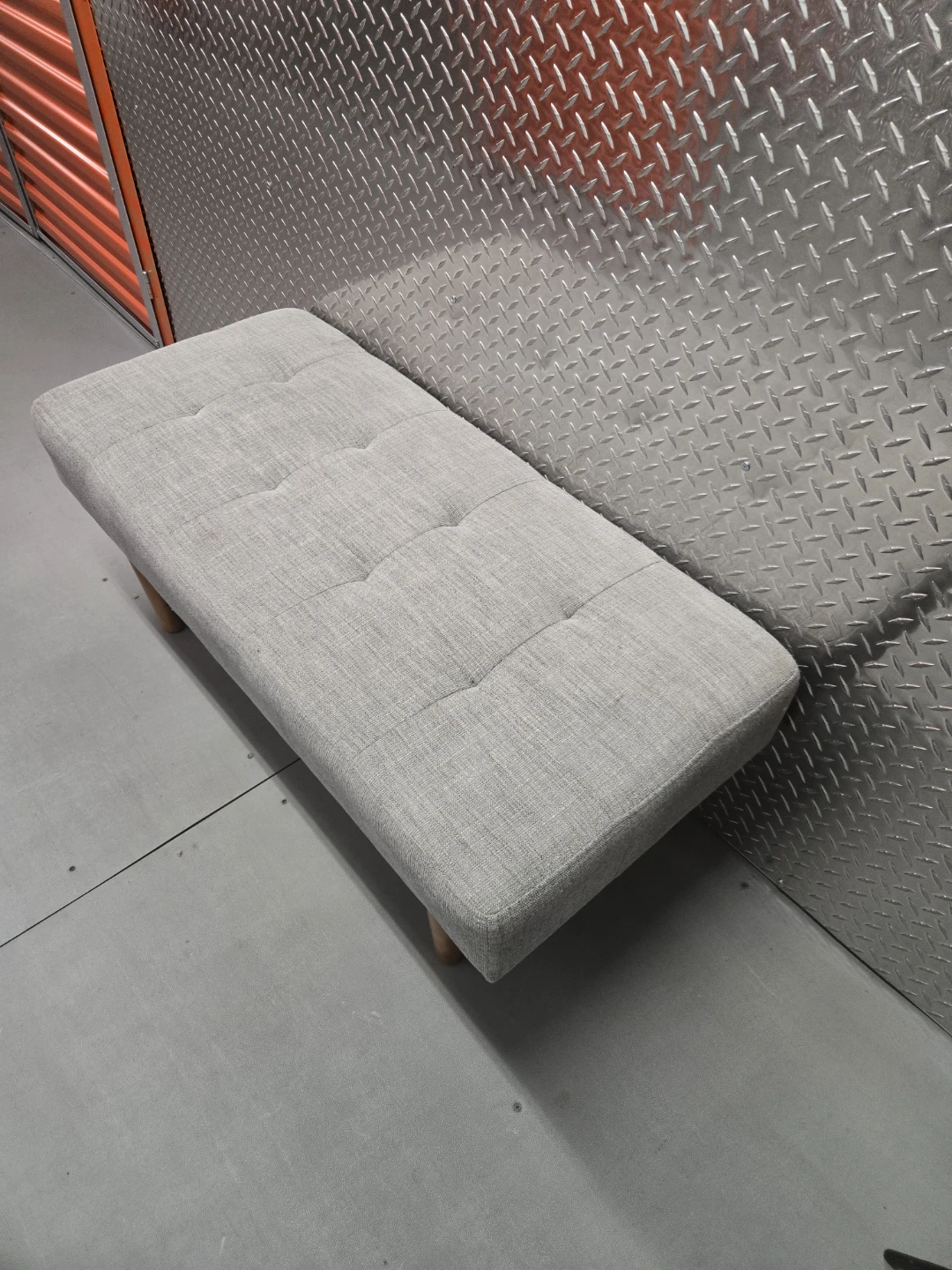 Mid-Century Modern Upholstered Bench - Tufted Light Grey Linen - photo 4