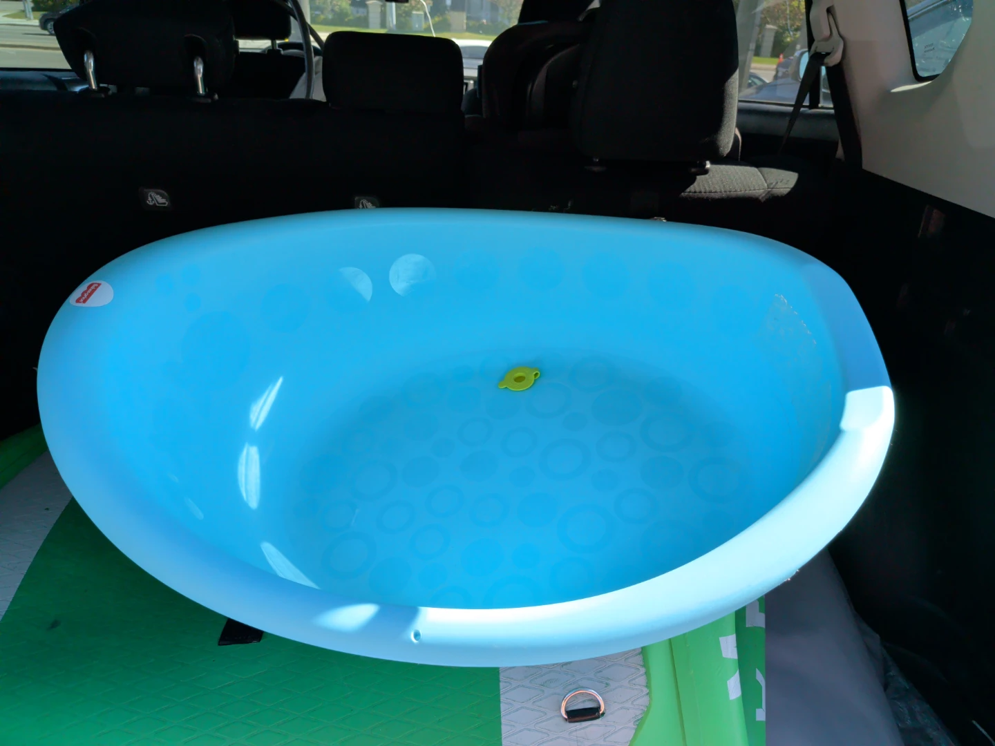 Toddler plastic bathtub